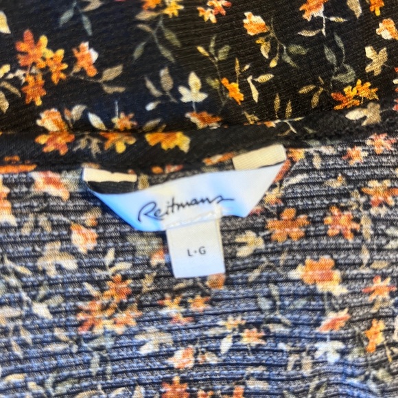 Reitmans Ditsy Floral Top - Picture 3 of 3